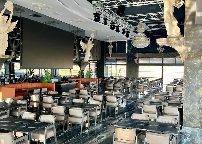 Club Robin Hood فندق 4*