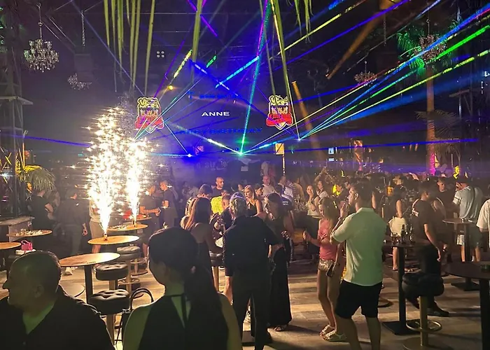 Club Robin Hood فندق ألانيا