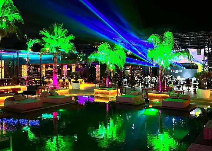 Club Robin Hood فندق 4*