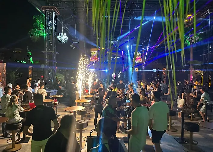 Club Robin Hood فندق ألانيا