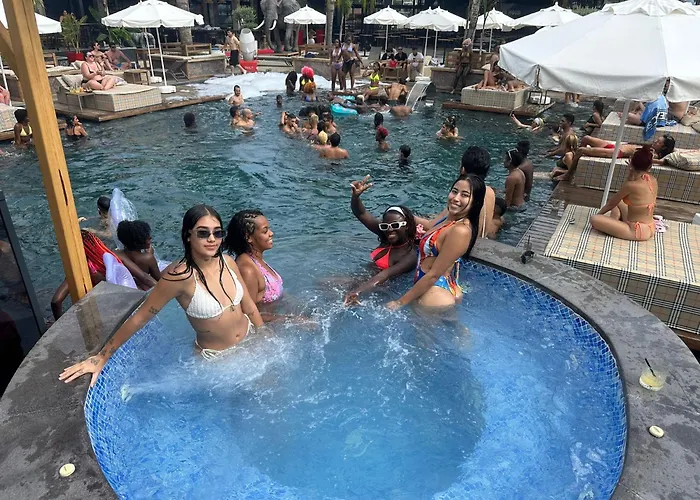 Club Robin Hood Szálloda Alanya