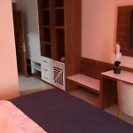 Club Robin Hood מלון אלאניה