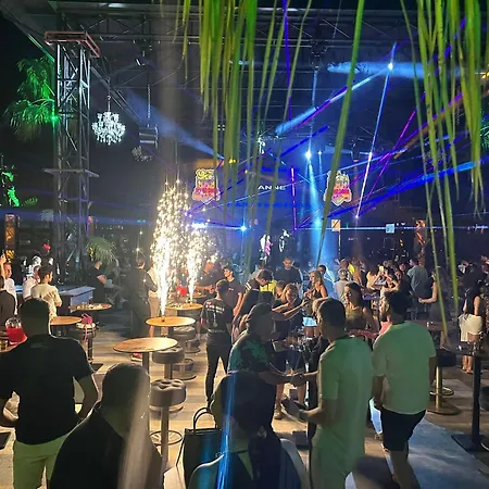 Club Robin Hood מלון אלאניה